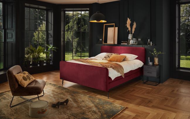 Boxspring Caresse 3060 met grijze bekleding, hoofdbord en tijdelijk gratis voetbord, geschikt voor tweepersoonsbedden.