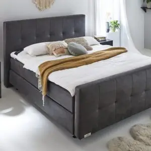 Boxspring Caresse 7060 tweepersoonsbed met gratis voetbord, grijze bekleding, formaat 180x200, comfortabele matrassen.