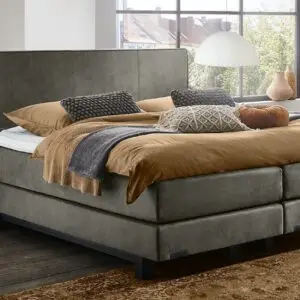 Boxspring Caresse 6050 in slaapkameropstelling met gestoffeerd hoofdbord en matras, verkrijgbaar in diverse maten