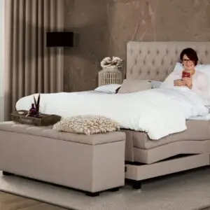 Elektrische boxspring Caresse 9800 tweepersoons in grijze stof met verstelbare hoofd- en voeteneinden, formaat 180x200 cm