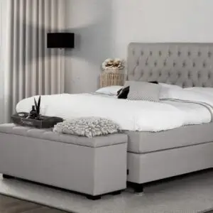Boxspring Caresse 9850 tweepersoons in grijze stof met hoofdbord en matras, beschikbaar in diverse afmetingen.