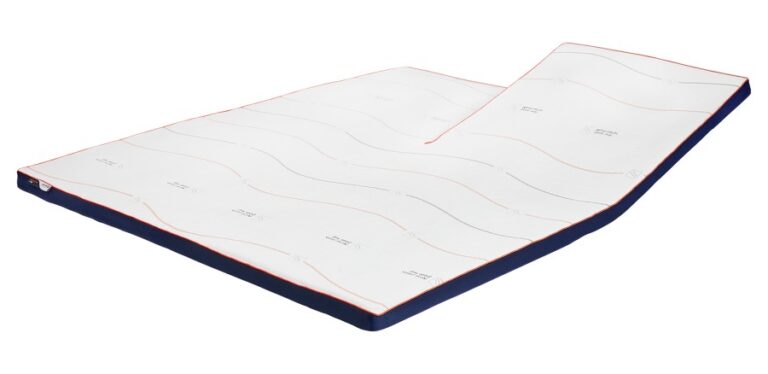 M line Cool Motion Split Topper Soft op een bed met split-design en ventilerende hoes voor verstelbare bedden in slaapkamer.