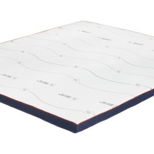 M line Cool Motion Topper Soft met ventilerende hoes op een bed in een minimalistische slaapkameromgeving.