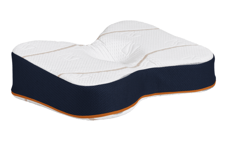 M-Line Athletic Pillow hoofdkussen met ergonomisch ontwerp en ademende stof op een wit bed met een blauwe achtergrond