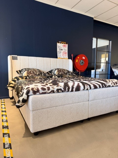 Storage Boxspring Capri met luxe afwerking en opbergruimte, gestoffeerd in grijs, in maat 160x200 cm, te koop bij Slaapstudio