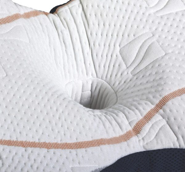 Athletic Pillow detail gat